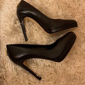 Michael Kors Antoinette Leather Pumps Size 6